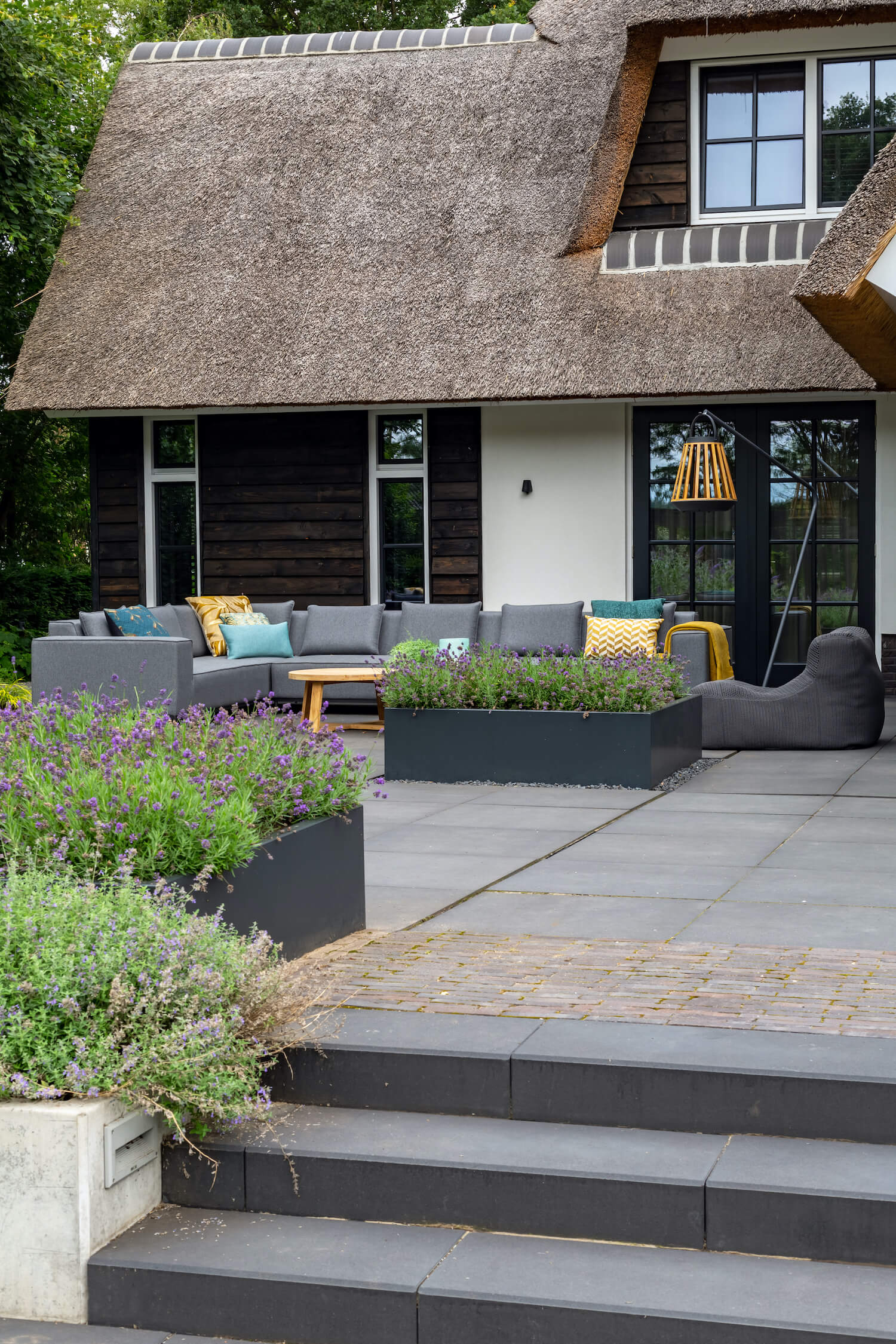 10 - Loungebank van Borek