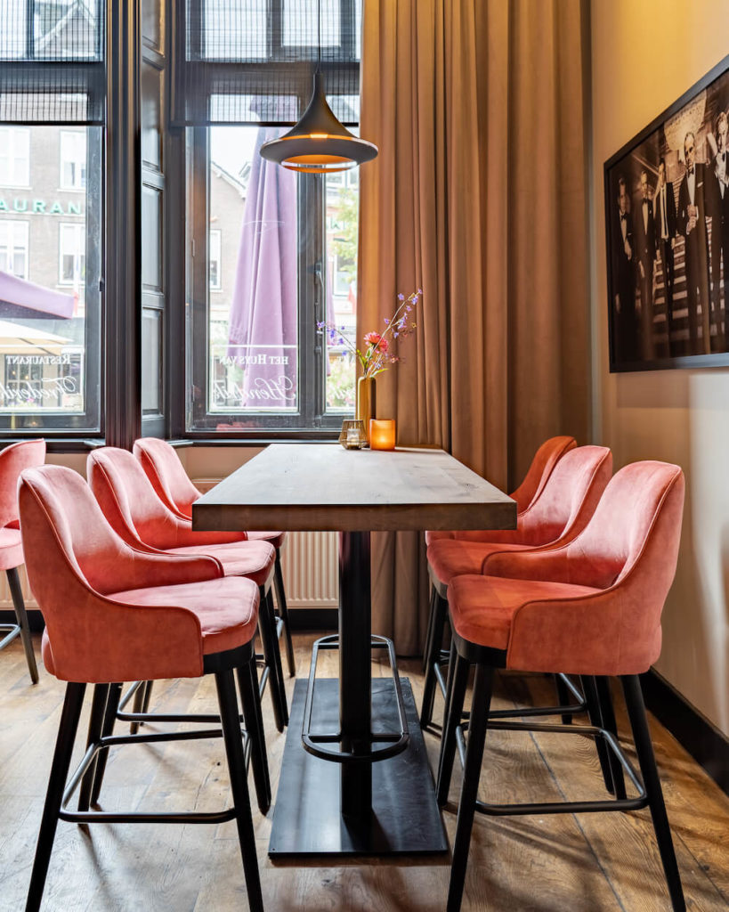 Bartafel met 6 stoelen