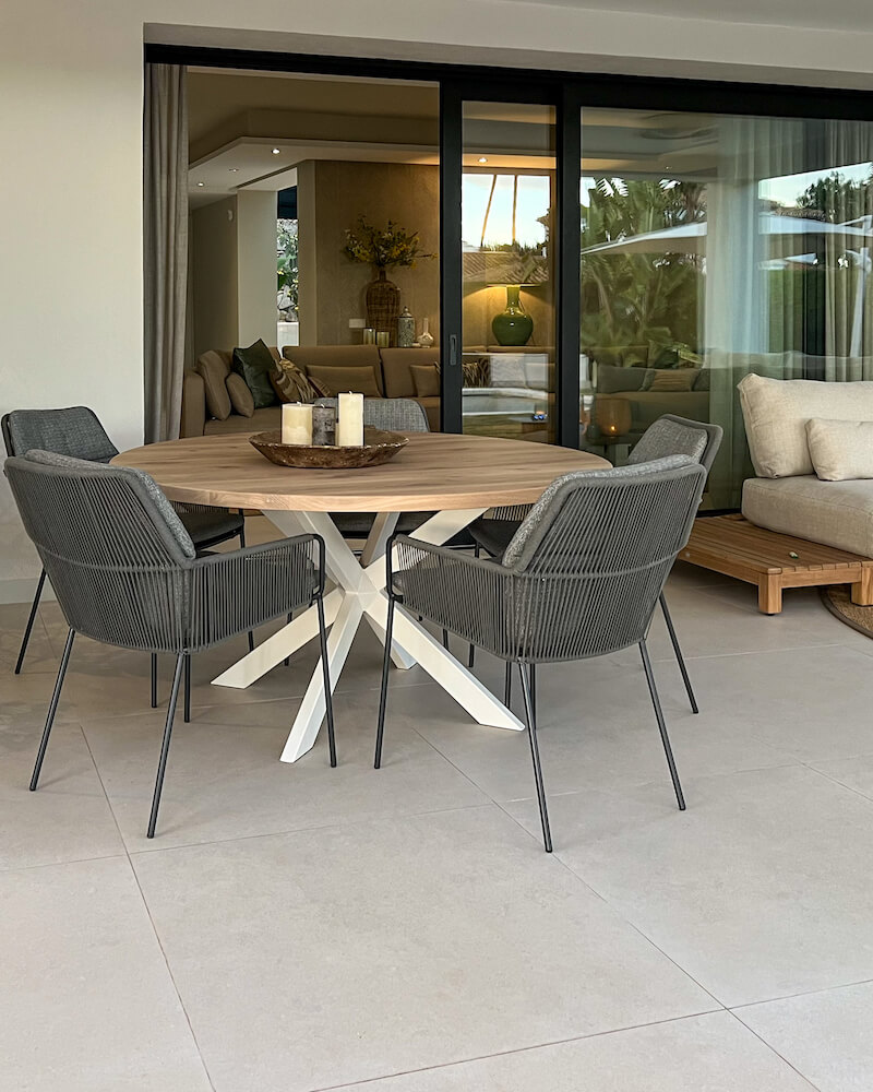 Suns ronde eettafel en stoelen