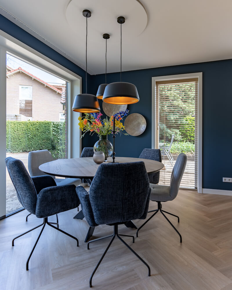 6 Eetkamer stoelen en tafel