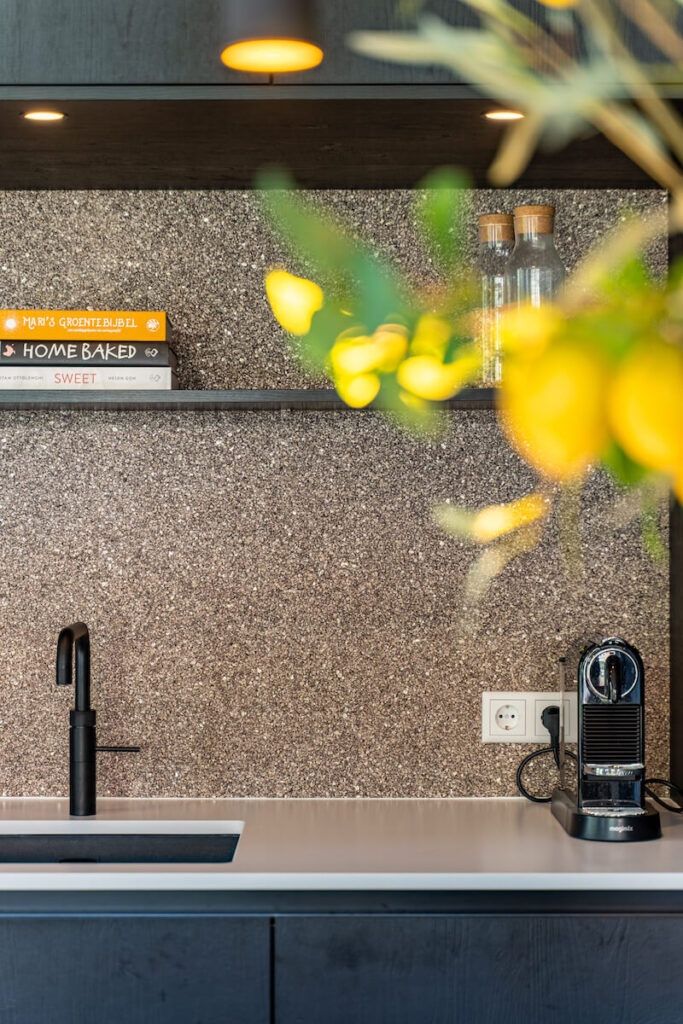 Arte Minerals behang in keuken